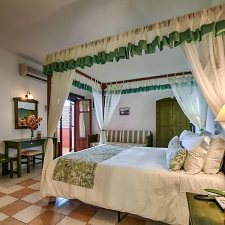 Sea View Village Hotel *
