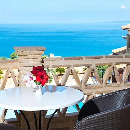 Sea View Village Hotel *