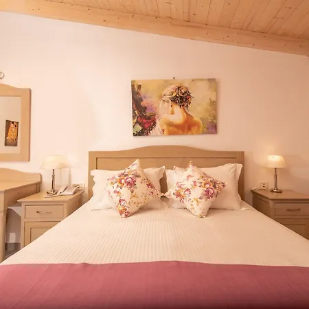 Sea View Village Hotel *
